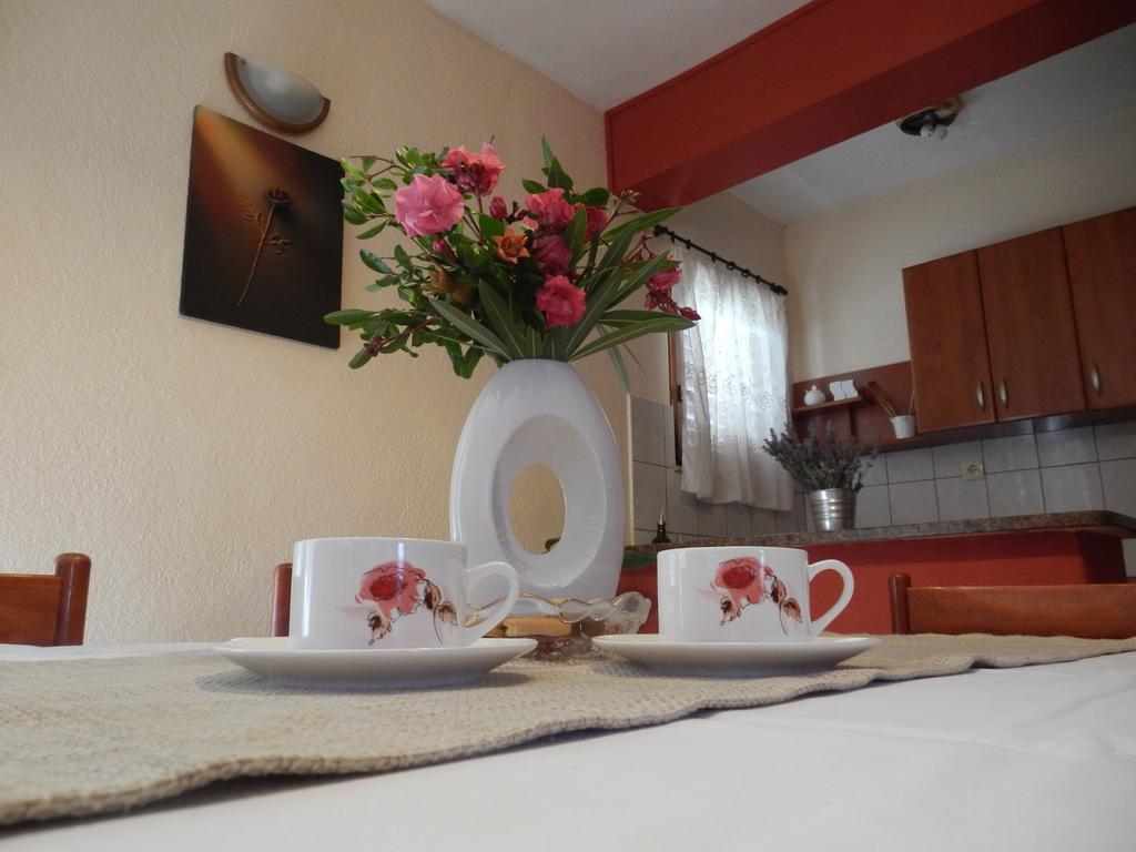 Guesthouse Aria تروغير الغرفة الصورة