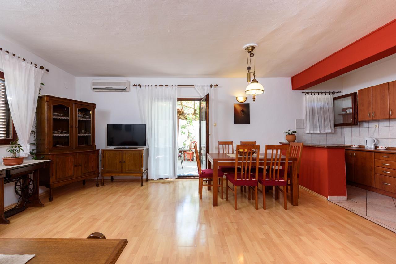 Guesthouse Aria تروغير المظهر الخارجي الصورة